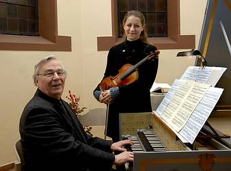 Peter Schumann (Cembalo) und Jeanette Pitkevica (Violine) (Fotograf Schwetasch)